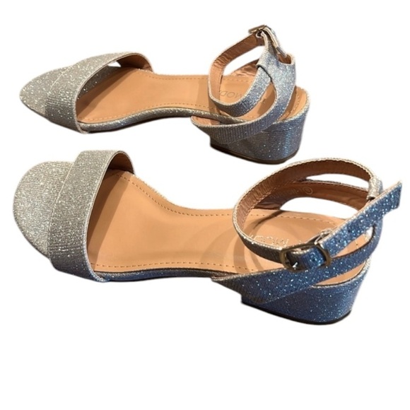 🆕 With Out Tags Top Moda Silver Sparkle Ankle Strap Sandals  w/2” Heels Size 8 - Picture 2 of 7